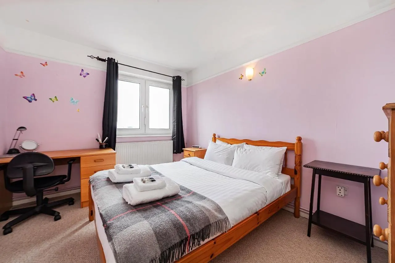 Modern Flat Wbalcony & City View, East London
