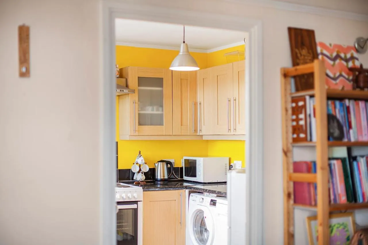 Apartment Modern Flat Wbalcony & City View, East London