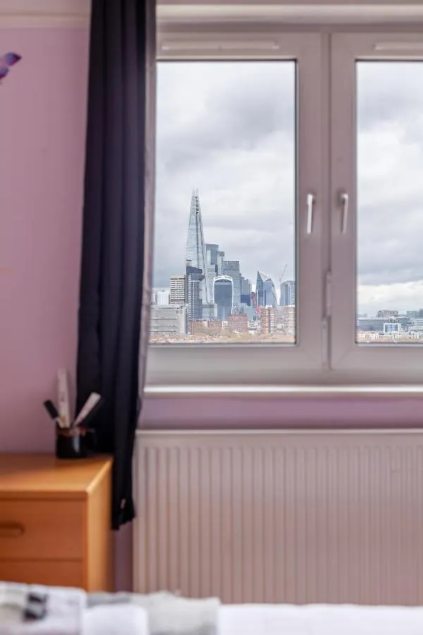 Modern Flat Wbalcony & City View, East London